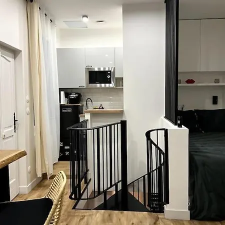 Cosy Near Eiffel Tower Apartman